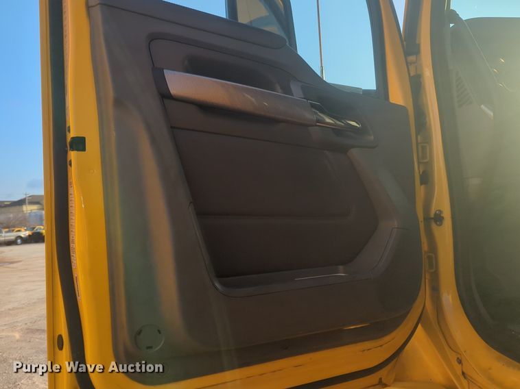 image for item OD9256 2019 Kenworth T680 semi truck