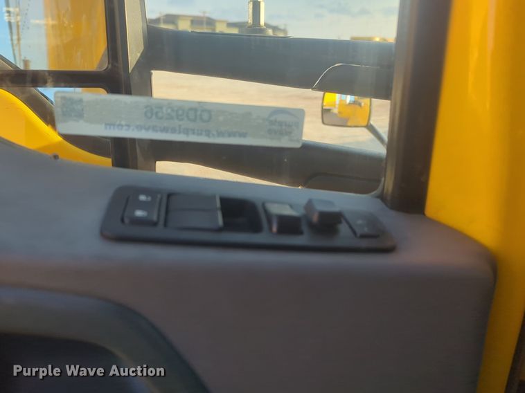 image for item OD9256 2019 Kenworth T680 semi truck