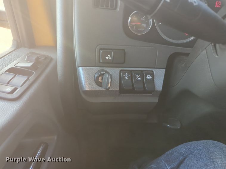 image for item OD9256 2019 Kenworth T680 semi truck