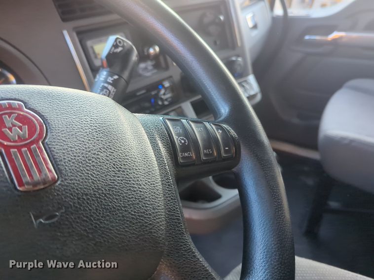 image for item OD9256 2019 Kenworth T680 semi truck