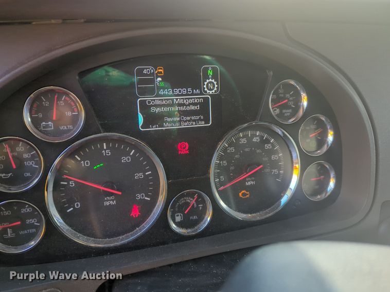 image for item OD9256 2019 Kenworth T680 semi truck