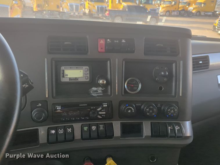 image for item OD9256 2019 Kenworth T680 semi truck