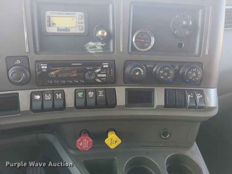 image for item OD9256 2019 Kenworth T680 semi truck