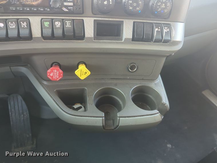 image for item OD9256 2019 Kenworth T680 semi truck