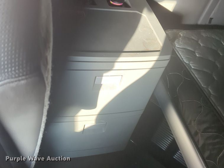 image for item OD9256 2019 Kenworth T680 semi truck