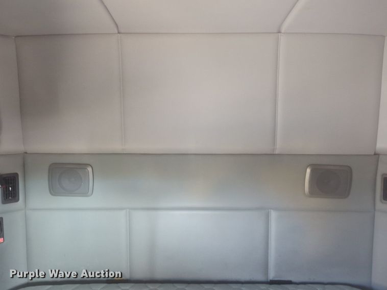 image for item OD9256 2019 Kenworth T680 semi truck