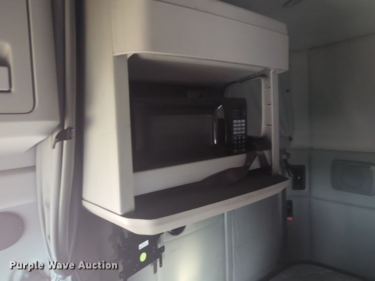 image for item OD9256 2019 Kenworth T680 semi truck