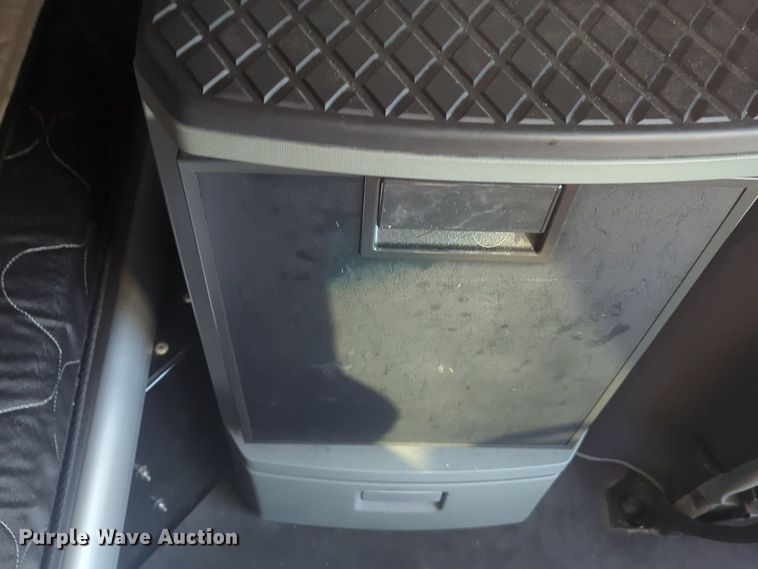 image for item OD9256 2019 Kenworth T680 semi truck