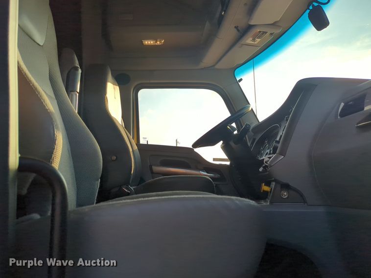 image for item OD9256 2019 Kenworth T680 semi truck