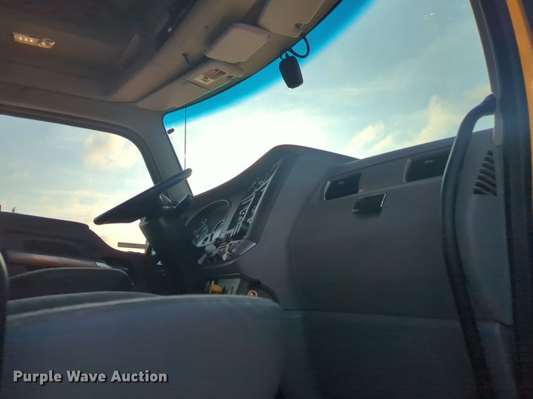 image for item OD9256 2019 Kenworth T680 semi truck