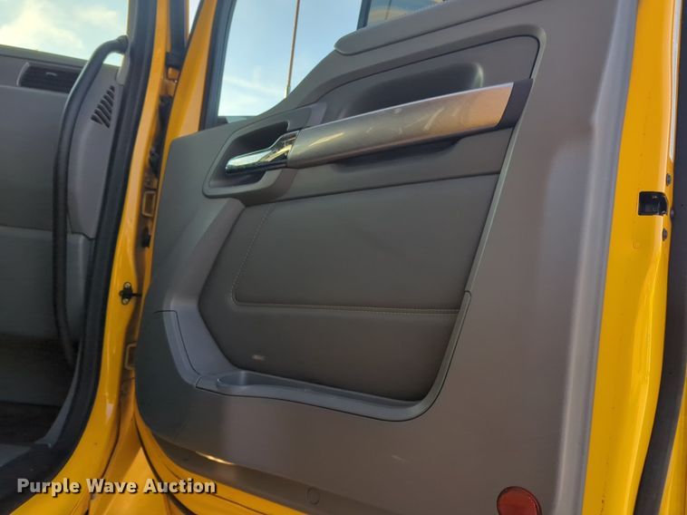 image for item OD9256 2019 Kenworth T680 semi truck