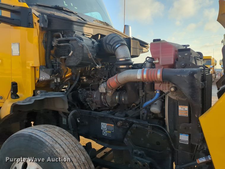 image for item OD9256 2019 Kenworth T680 semi truck