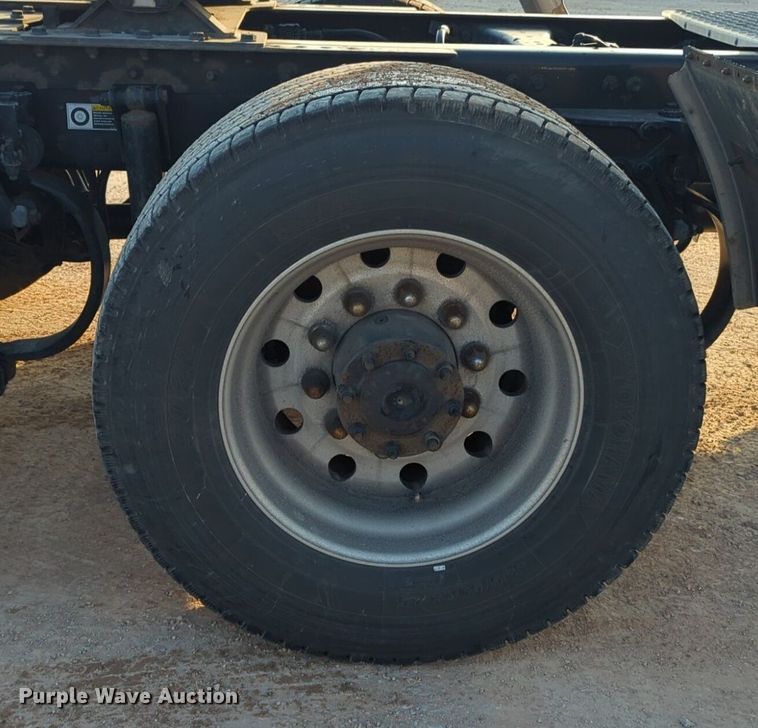 image for item OD9256 2019 Kenworth T680 semi truck