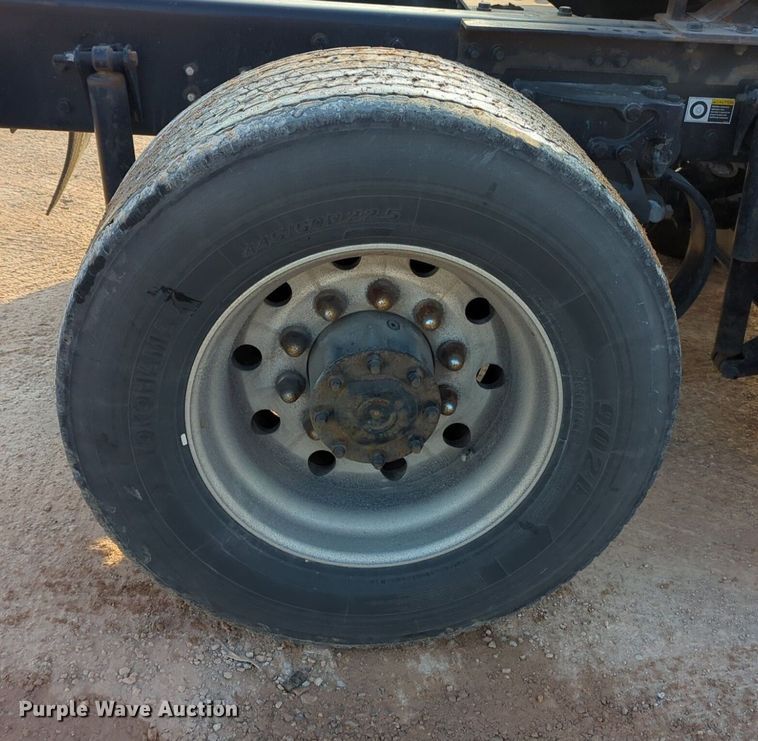 image for item OD9256 2019 Kenworth T680 semi truck