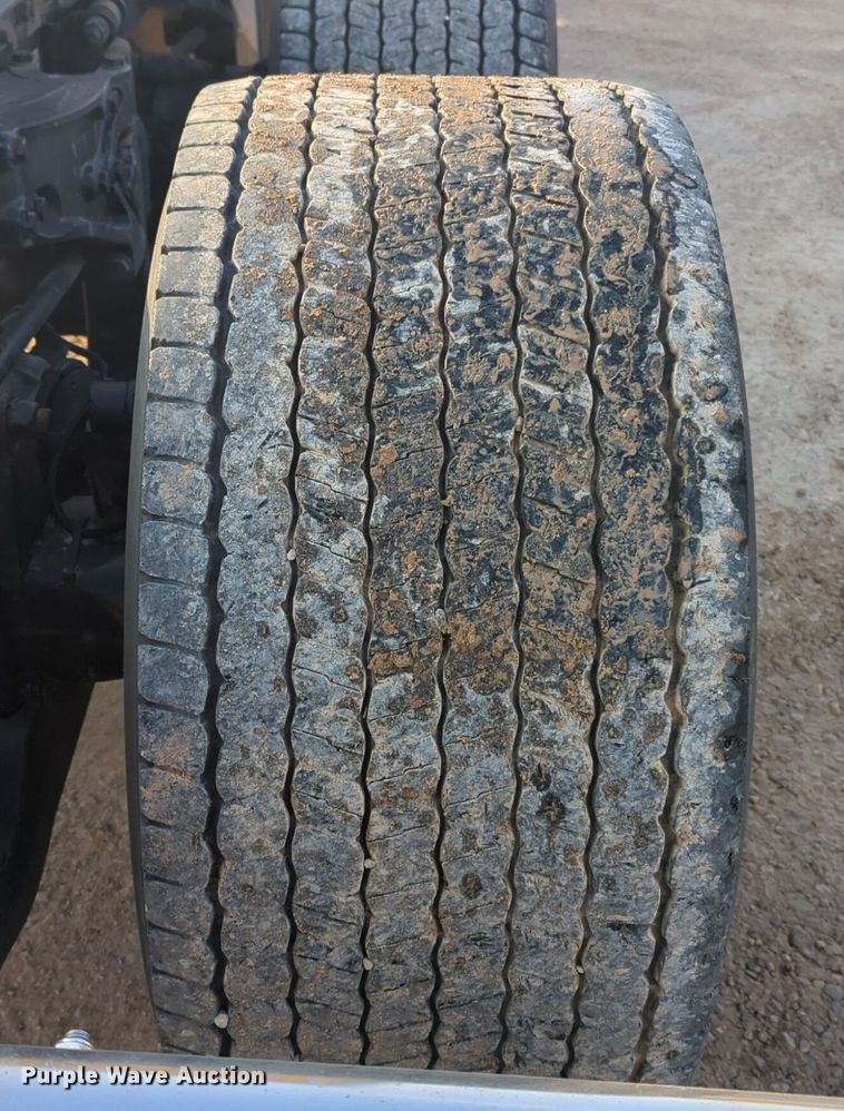 image for item OD9256 2019 Kenworth T680 semi truck