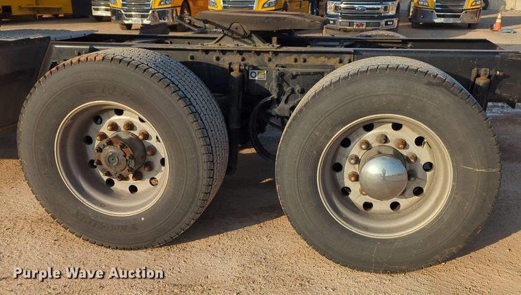 image for item OD9256 2019 Kenworth T680 semi truck