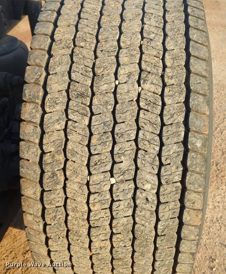 image for item OD9256 2019 Kenworth T680 semi truck