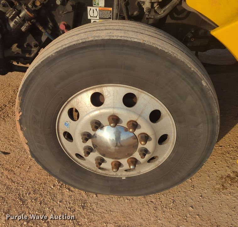 image for item OD9256 2019 Kenworth T680 semi truck