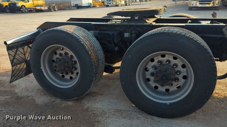 image for item OD9256 2019 Kenworth T680 semi truck