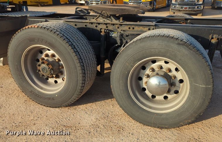 image for item OD9256 2019 Kenworth T680 semi truck