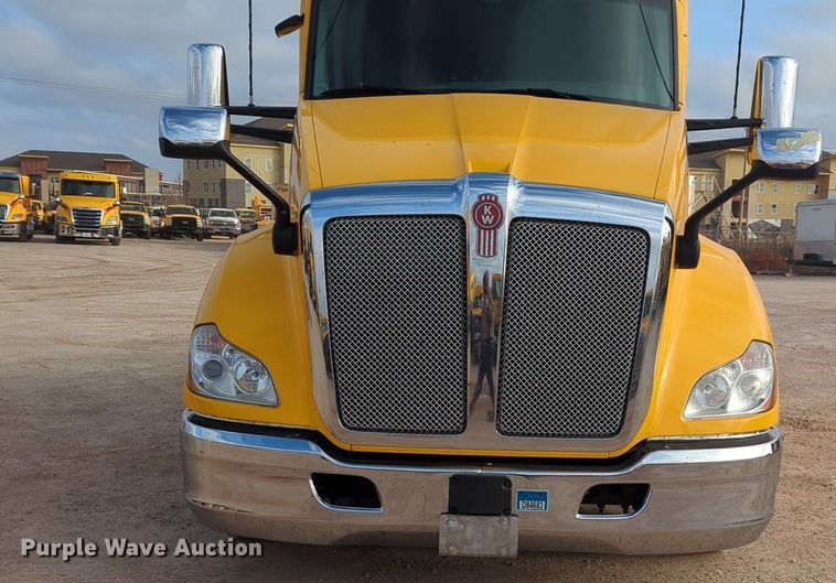 image for item OD9257 2019 Kenworth T680 semi truck
