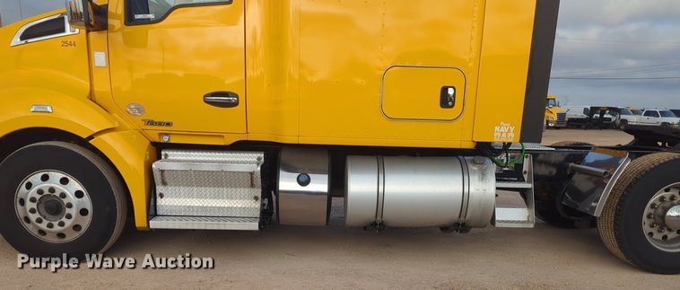 image for item OD9257 2019 Kenworth T680 semi truck