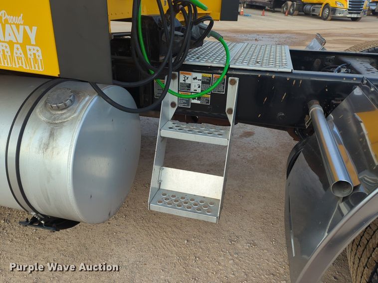 image for item OD9257 2019 Kenworth T680 semi truck