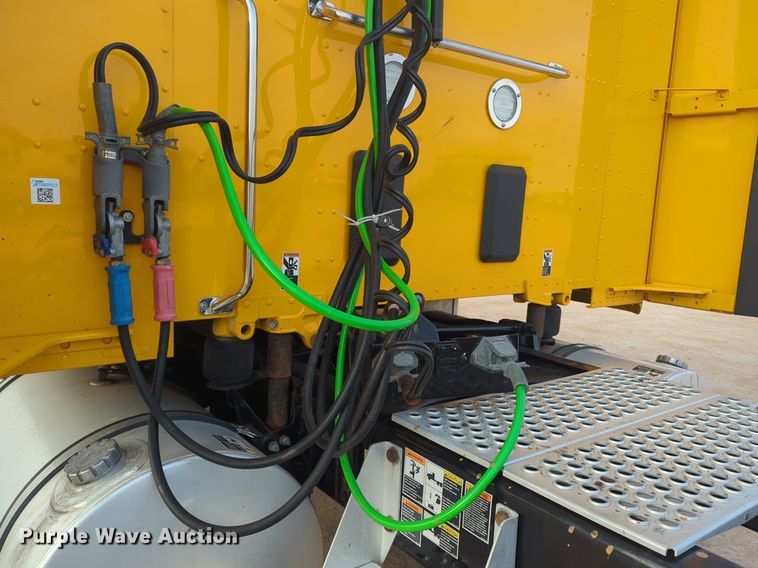 image for item OD9257 2019 Kenworth T680 semi truck