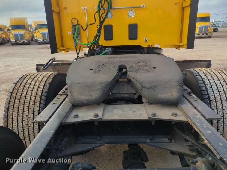 image for item OD9257 2019 Kenworth T680 semi truck