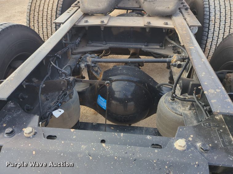 image for item OD9257 2019 Kenworth T680 semi truck