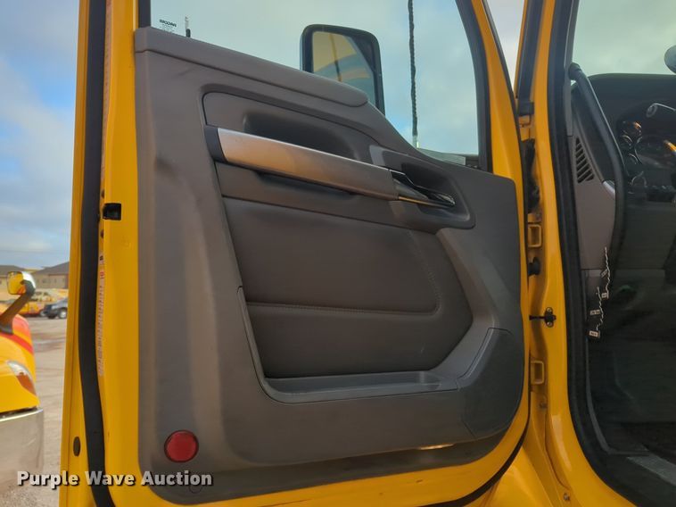 image for item OD9257 2019 Kenworth T680 semi truck