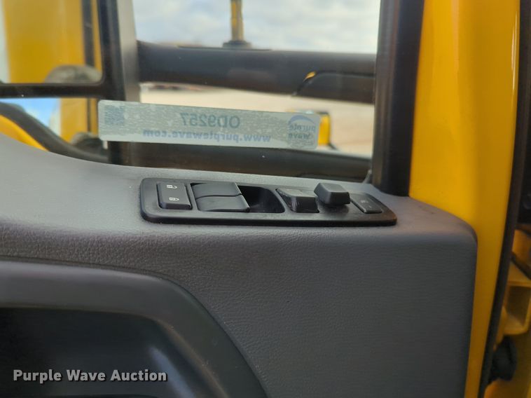 image for item OD9257 2019 Kenworth T680 semi truck