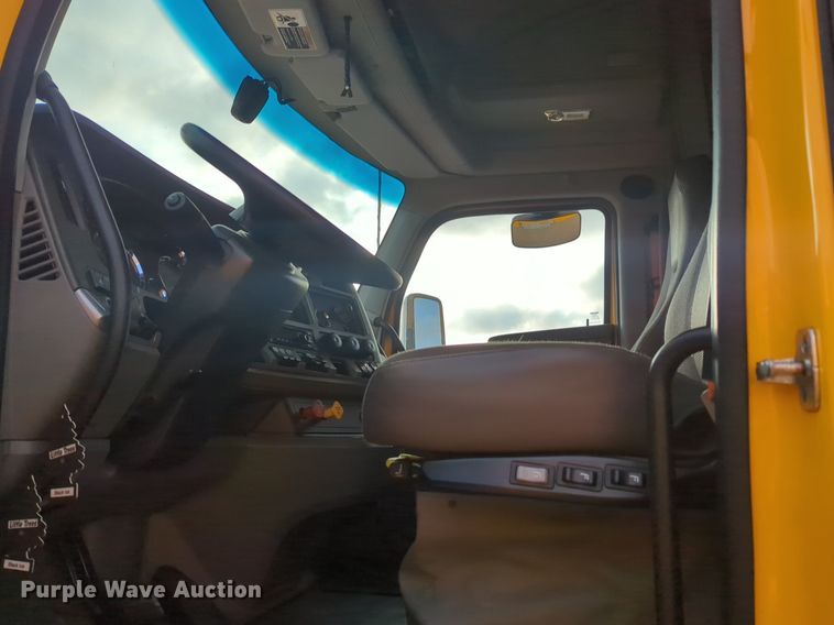 image for item OD9257 2019 Kenworth T680 semi truck