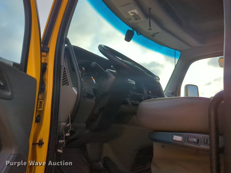 image for item OD9257 2019 Kenworth T680 semi truck