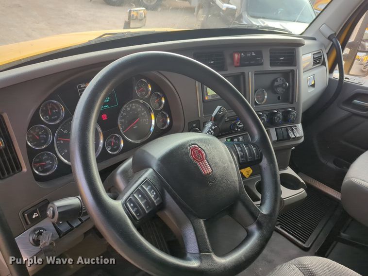 image for item OD9257 2019 Kenworth T680 semi truck