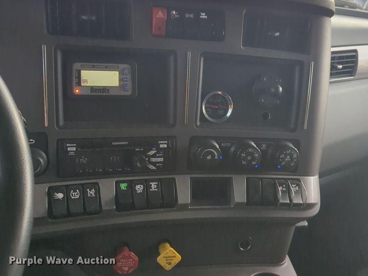 image for item OD9257 2019 Kenworth T680 semi truck