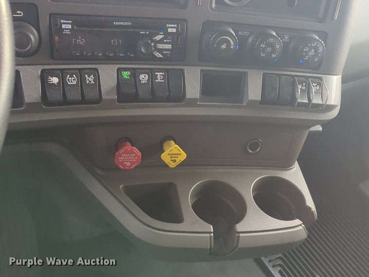 image for item OD9257 2019 Kenworth T680 semi truck