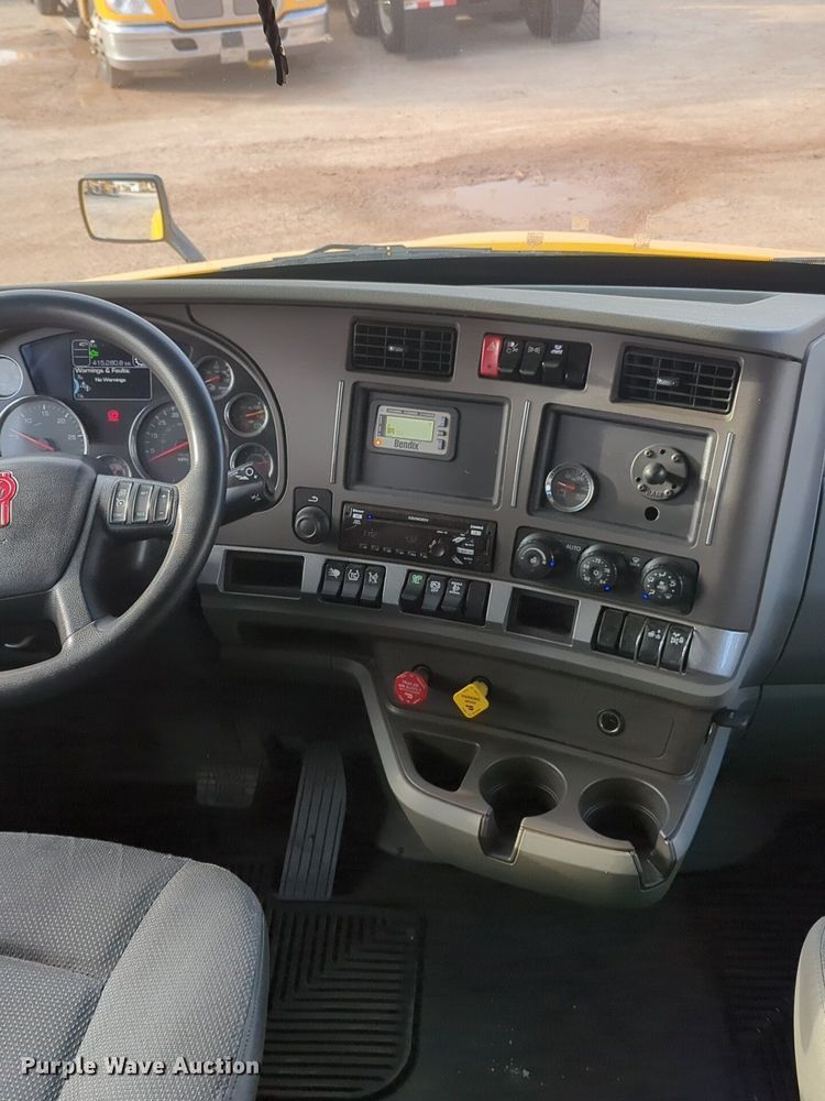 image for item OD9257 2019 Kenworth T680 semi truck