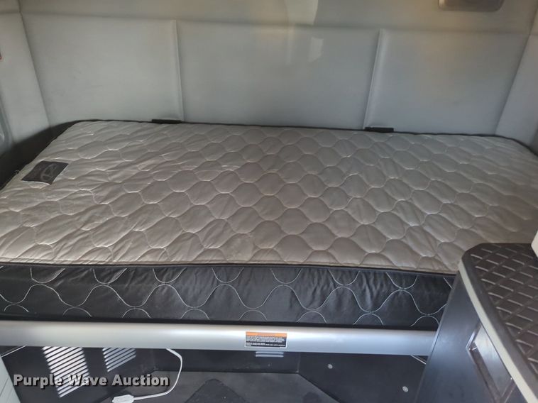 image for item OD9257 2019 Kenworth T680 semi truck