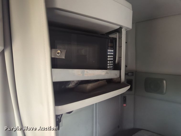 image for item OD9257 2019 Kenworth T680 semi truck