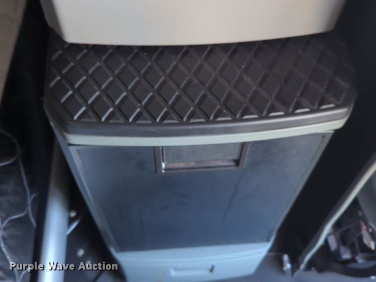 image for item OD9257 2019 Kenworth T680 semi truck