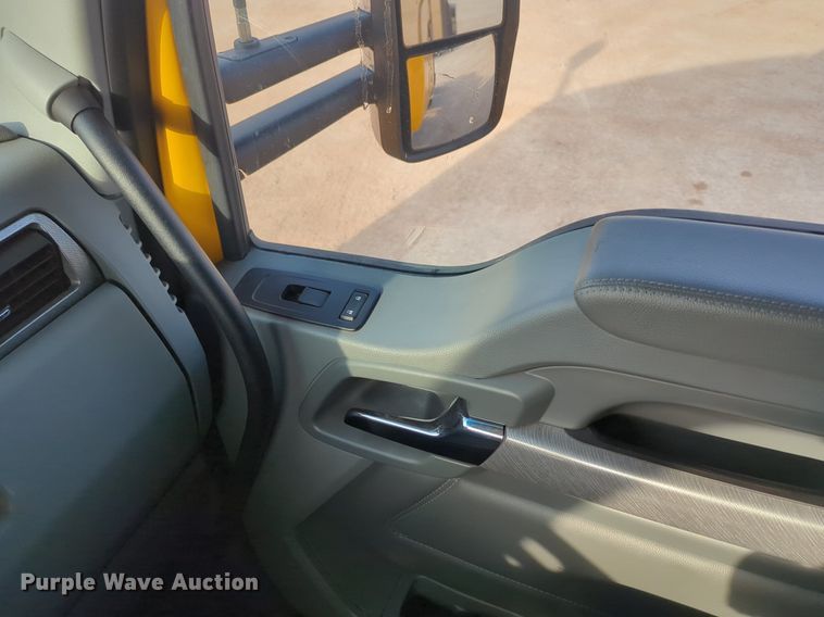 image for item OD9257 2019 Kenworth T680 semi truck