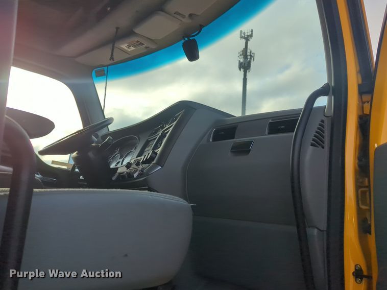 image for item OD9257 2019 Kenworth T680 semi truck