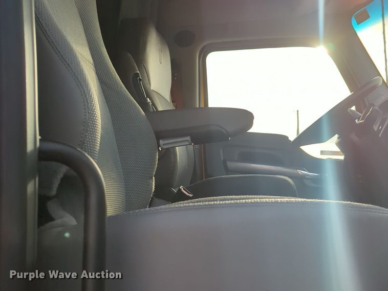 image for item OD9257 2019 Kenworth T680 semi truck