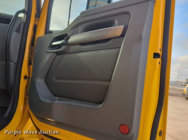 image for item OD9257 2019 Kenworth T680 semi truck