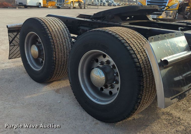 image for item OD9257 2019 Kenworth T680 semi truck