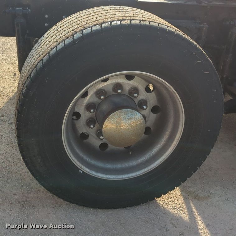 image for item OD9257 2019 Kenworth T680 semi truck