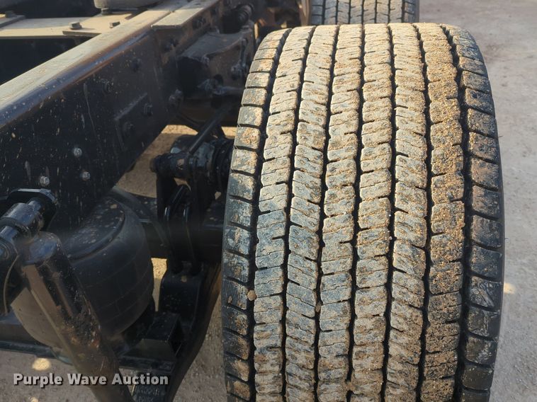 image for item OD9257 2019 Kenworth T680 semi truck