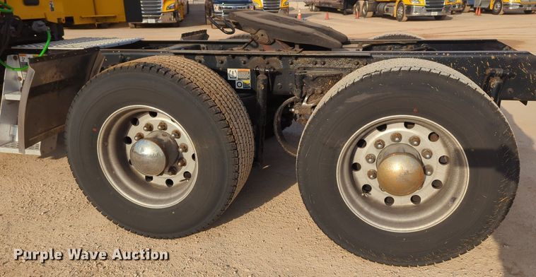 image for item OD9257 2019 Kenworth T680 semi truck