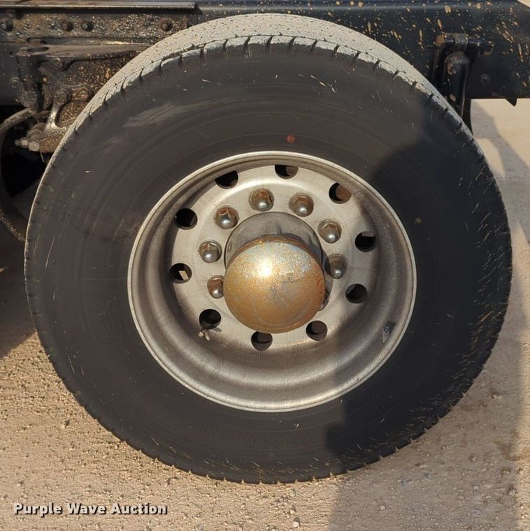 image for item OD9257 2019 Kenworth T680 semi truck